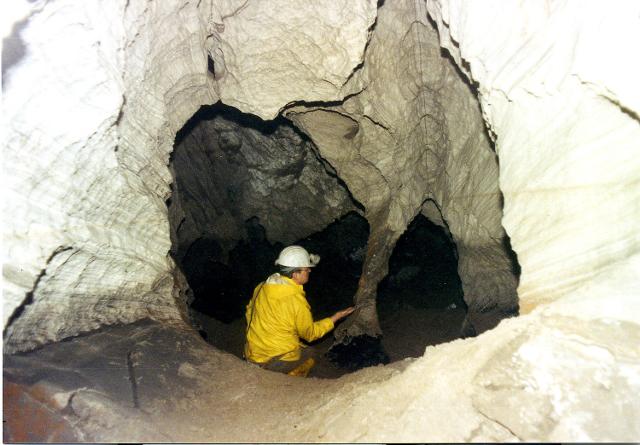 Räume vom Labyrinthtyp in den Wimmelburger Schlotten (Foto: M. Kupetz)