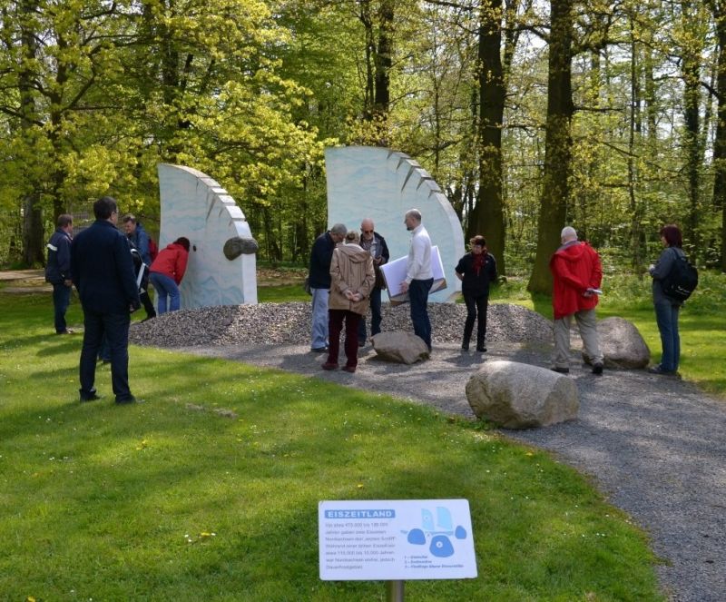 Gletscher-Modul im Garten des Geoportals Röcknitz (Nationaler Geopark Porphyrland. Steinreich in Sachsen, Foto: S. Wittwer)