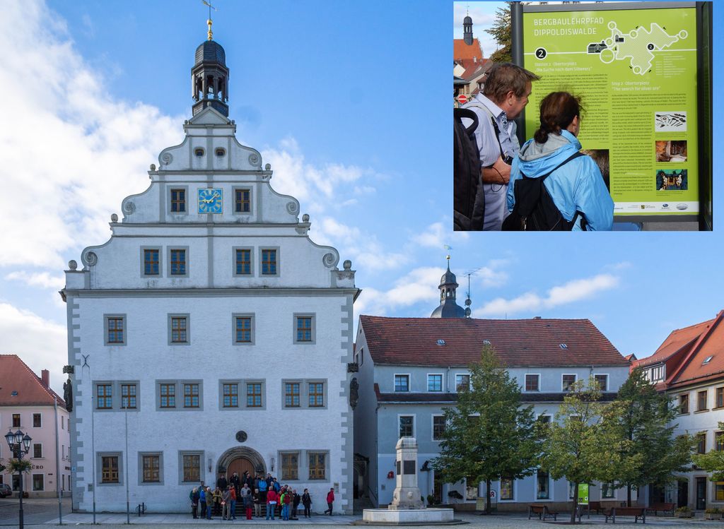 Exkursionsgruppe vor dem Rathaus der Bergstadt Dippoldiswalde und eine Tafel des dortigen Bergbaulehrpfades (kleines Bild)