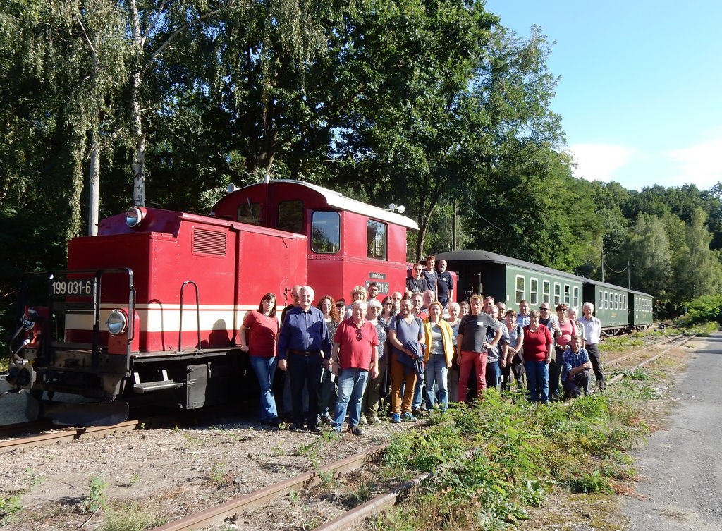 Exkursionsgruppe an der Döllnitzbahn (Foto: Haschke)
